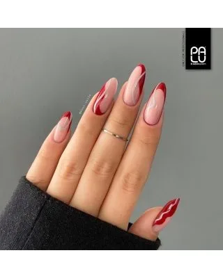 Rot-Beige Nageldesign