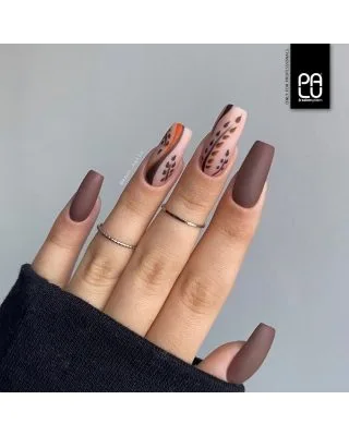 Natürlich Braun - Nageldesign