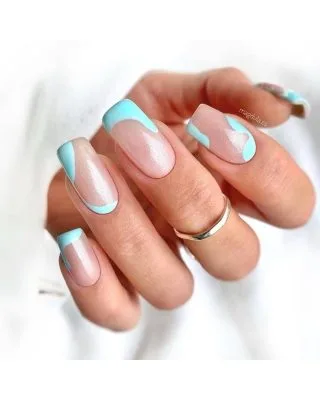Beige Nail-Styling mit...